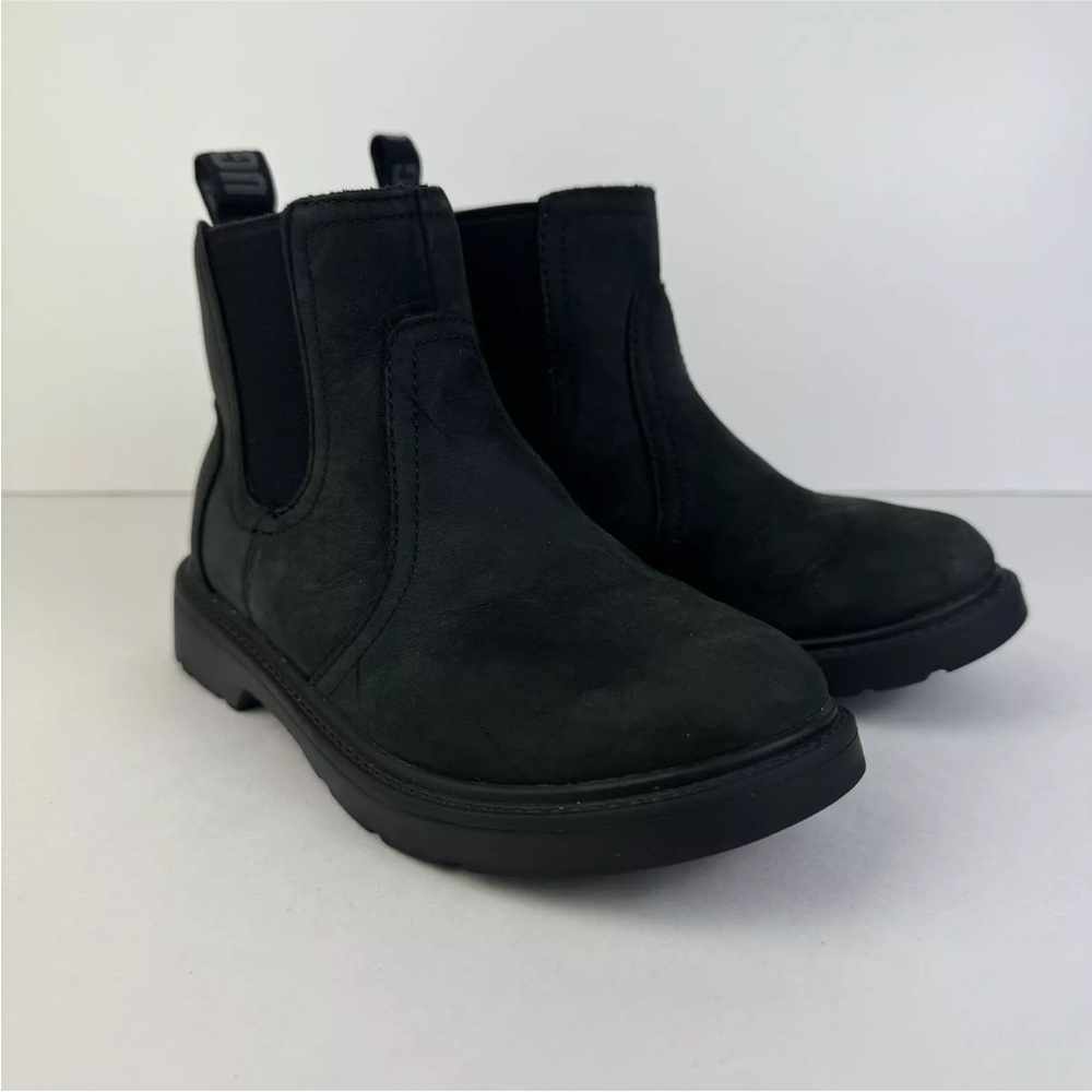 Size 6 unisex kids Ugg Bolden boots black waterproof leather
